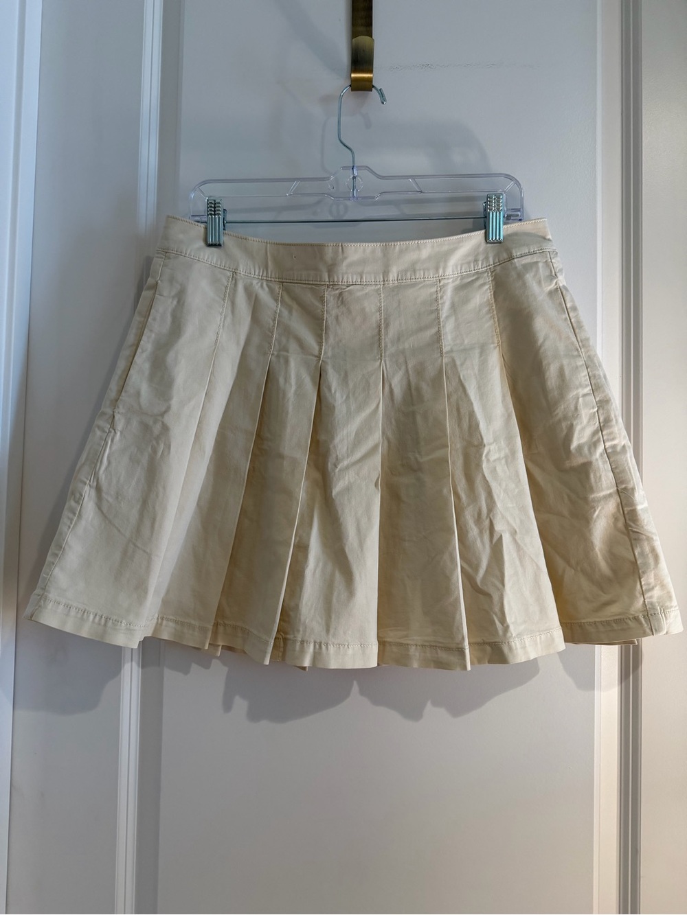 American Eagle Outfitters Cream Pleated Mini Skirt
